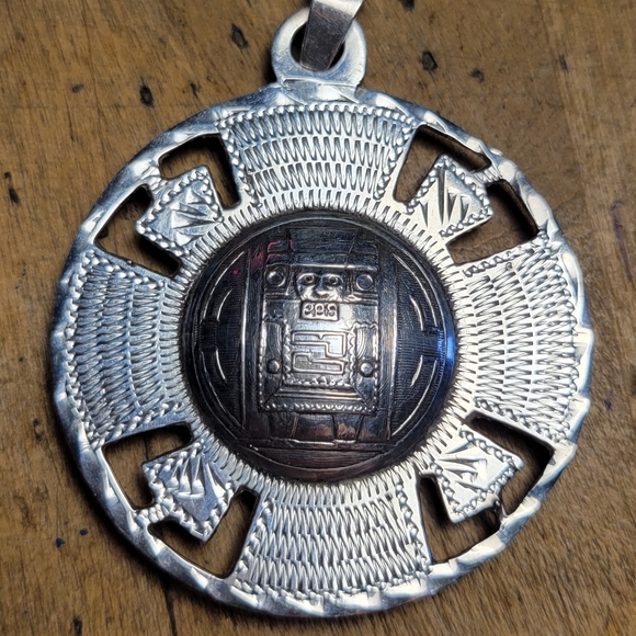 Sterling silver vintage Mayan calendar pendant - Picture 3 of 9